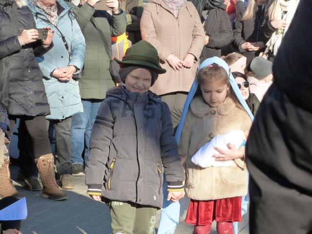 Josef und Maria im Kleinformat waren bei der Vorführung der Stoober Kindergartenkinder dabei!