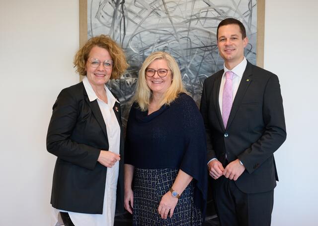 Bildungs-Landesrätin Christiane Teschl-Hofmeister, Leiterin der Schulpsychologie Beate Wais und Bildungsdirektor Karl Fritthum. | Foto: NLK Pfeiffer