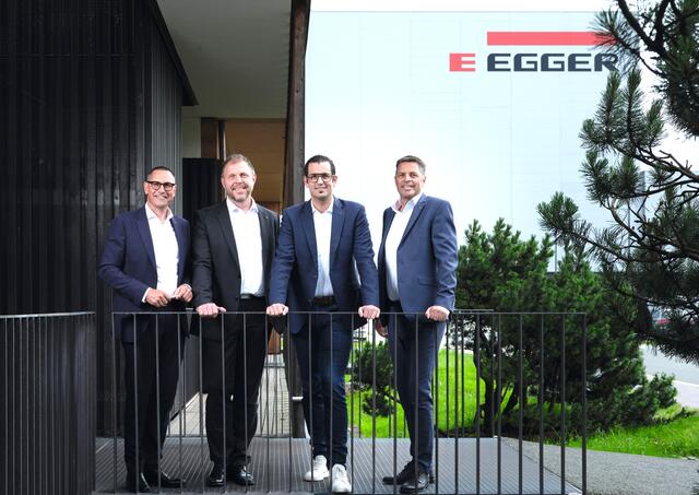 Die Egger-Gruppenführung am Stammsitz St. Johann. | Foto: Egger