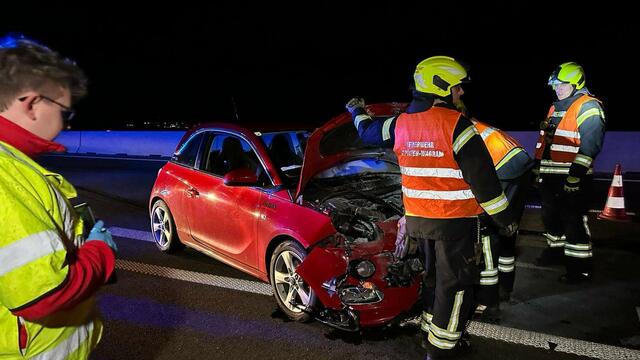 Zwei PKWs kollidierten kurz vor der Freigabe der Fahrspur. | Foto: DOKU-NÖ