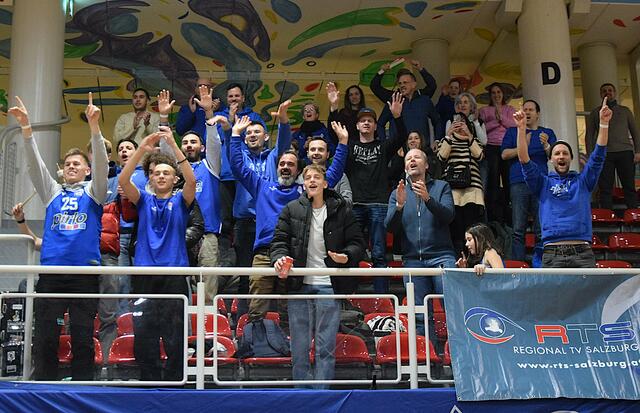 Kufsteins mitgereiste Fans sorgten für Stimmung, während und nach dem Spiel. | Foto: Schwaighofer