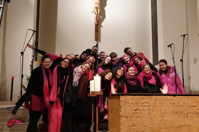 Der Gospel Chor aus Graz freute sich nicht nur über die zahlreichen Besucherinnen und Besucher und somit größte Konzert des Chors, sondern belohnten die Gäste auch mit einem gewaltigen Programm. | Foto: Michael Blinzer