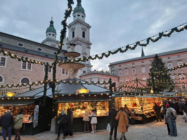 Christkindlmarkt am Dom- und Residenzplatz in Salzburg. | Foto: Schwaighofer