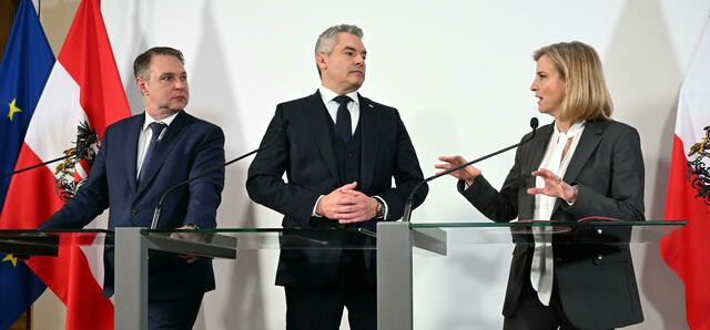 Am Freitag trafen sich die Verhandlerinnen und Verhandler von ÖVP, SPÖ und NEOS zu möglicherweise entscheidenden Koalitionsgesprächen.  | Foto: HELMUT FOHRINGER / APA / picturedesk.com 