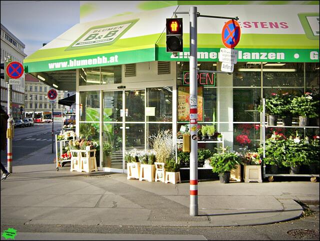 Der Süßwarenhandel sowie Blumengeschäfte dürfen am 24.12. bis 18:00 Uhr offenhalten.