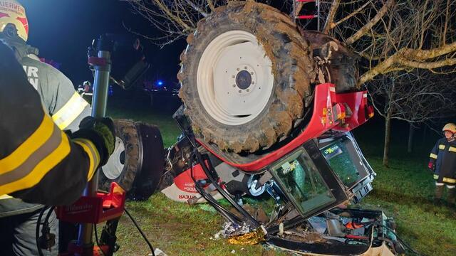 Zwei Personen waren zum Unfallzeitpunkt in der Fahrerkabine.