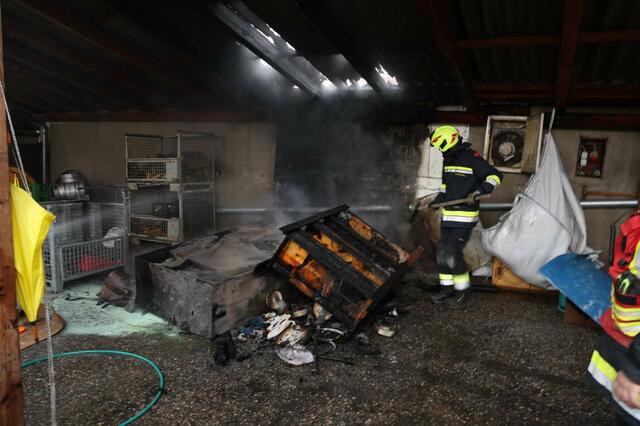 Großbrand in einem Wirtschaftsgebäude in Seebarn. | Foto: DOKU NÖ