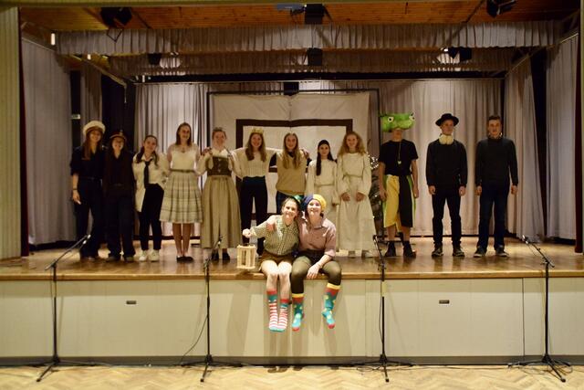 Die Jungmusikerinnen und Jungmusiker der Ortsmusikkapelle Elixhausen verkürzten zahlreichen Kindern mit ihrem Weihnachts-Kasperltheater in Elixhausen die Wartezeit auf das Christkind. | Foto: Carmen Kurcz