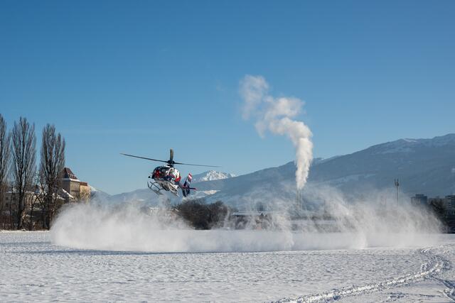 Zu einem Großeinsatz führte ein Staublawinenabgang auf der Nordkette. Betroffen war das Taubental zwischen der Bodenstein- und der Arzler Alm. Es wurden keine Personen verletzt. | Foto: zeitungsfoto.at