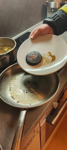 Angebrannte Fleischlaibchen waren der Grund für den zweiten Einsatz am Heiligen Abend.  | Foto: FF Bad Ischl