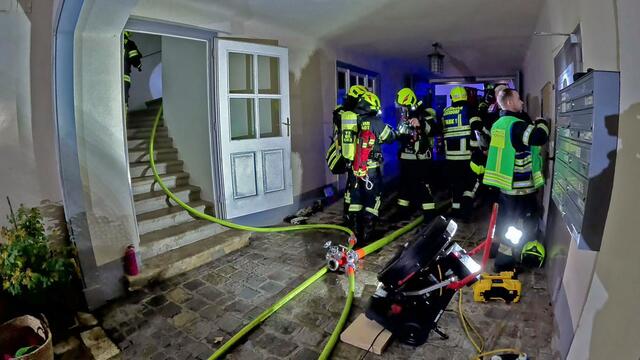 Nachlöscharbeiten wurden mit der Wärmebildkamera durchgeführt, bei denen Glutnester aufgespürt und endgültig abgelöscht wurden. | Foto: Freiwillige Feuerwehr Baden-Stadt