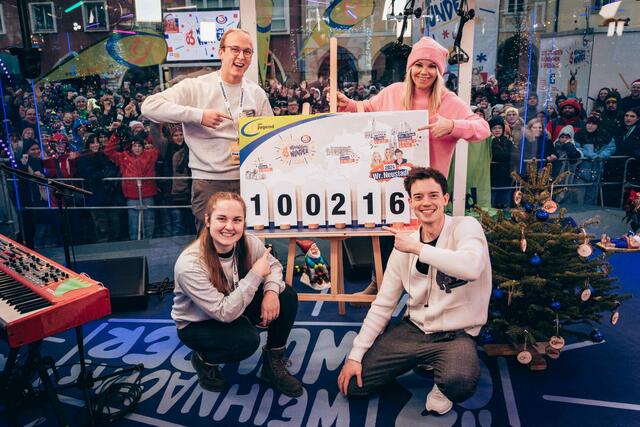 Die Landjugend NÖ-Landesleiter Sabine Pfeisinger und Markus Höhlmüller mit den Hitradio Ö3 Moderatioren Sylvia Graf und Philipp Hansa. | Foto: Martin Krachler/Hitradio Ö3