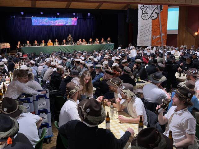 Bei der Stefanisitzung wurde schon ordentlich gefeiert und letzte organisatorische Punkte besprochen.