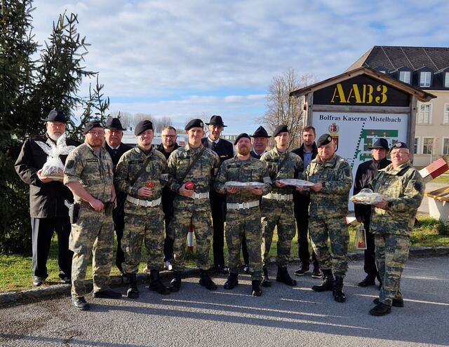 Bereits Tradition hat der Besuch des ÖKB in der Bolfraskaserne.  | Foto: Luckner
