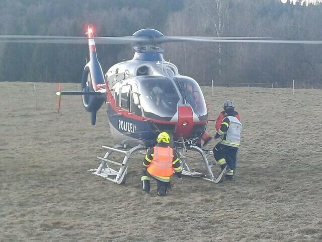 Die Einsatzkräfte werden von Helikoptern des Bundesinnenministeriums unterstützt. | Foto: BFVGU