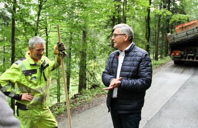 Güterwegebau und Sanierung im Land Salzburg, zum Beispiel in St. Koloman, im Bild Landesrat Josef Schwaiger mit Polier Josef Pichler | Foto: Foto: Land Salzburg/Melanie Hutter 01.09.2020