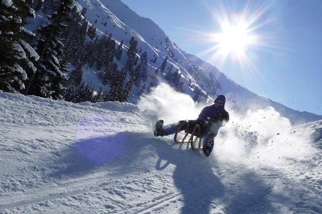 Eine Frau wurde bei einem Rodelunfall verletzt (Symbolbild) | Foto: Archiv