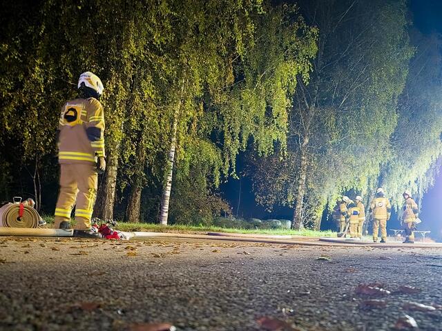 Einsatzkräfte beim Einsatz | Foto: Freiwillige Feuerwehr Anif