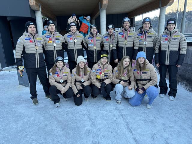 Die Medaillengewinnerinnen und -gewinner der Österreichischen Staatsmeisterschaften in Umhausen. | Foto: Peter Leitner