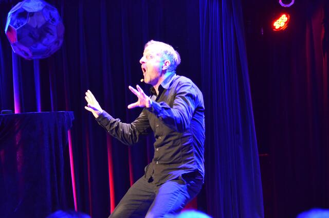 Beim Singen kann Markus Koschuh mitunter richtig "abswiften". | Foto: Sabine Schletterer