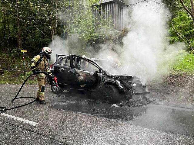 Zwei Fahrzeugbrände beschäftigen die Tiroler Feuerwehren. (Symbolbild) | Foto: ZOOM.TIROL