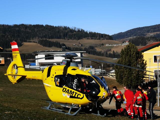 Der Rettungshubschrauber musste ausrücken. | Foto: Taucher