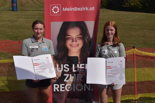 Emma Eberhardt und Tina Hetfleisch wurden von Ski Austria ausgezeichnet. | Foto: Michael Strini