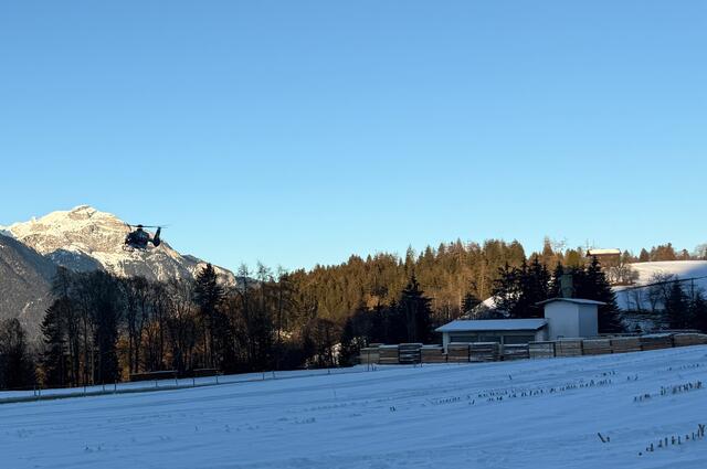 Tiefe Trauer und Bestürzung herrschen im Zillertal nach dem Ableben eines 17-Jährigen aus Gallzein. Der junge Mann ist nach einem Ballbesuch auf dem Heimweg aus unbekannter Ursache in einen Holzsilo gestürzt und zog sich dabei tödliche Verletzungen zu.  | Foto: zoom.tirol