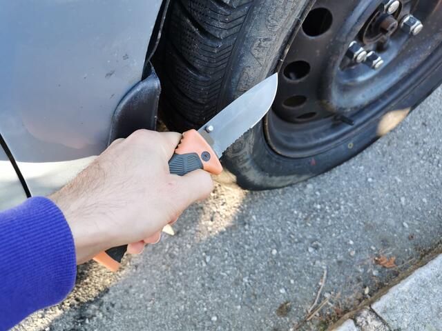 Ein unbekannter Täter war am 24. Dezember unterwegs und hatte es auf Reifen abgesehen... | Foto: cf (Symbolbild)