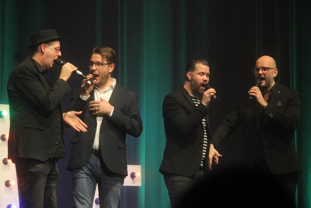 Vier Stimmakrobaten gemeinsam auf der Bühne des Kunsthauses Weiz. | Foto: MeinBezirk/Hofmüller