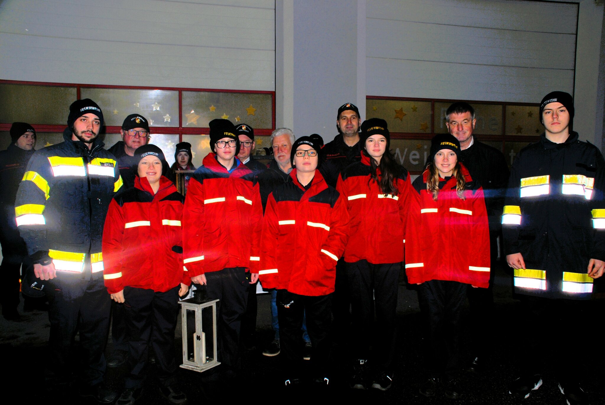 Jugendfeuerwehr-Hainersdorf-holte-Friedenslicht-in-den-Feuerwehrbereich-F-rstenfeld