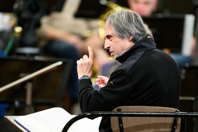 Riccardo Muti dirigiert das Neujahrskonzert 2025.  | Foto: MAX SLOVENCIK / APA / picturedesk.com