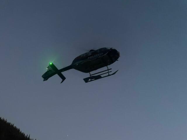 Ein Polizeihubschrauber brachte die Bergsteigerin ins Tal.  | Foto: ÖBRD Mürzzuschlag