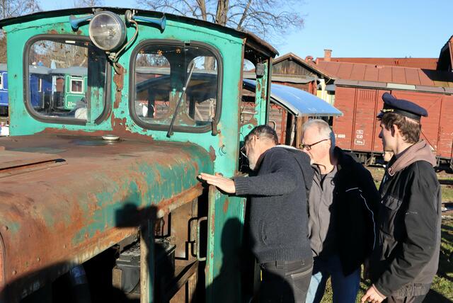 Die Lok hat schon etliche Jährchen auf der Kühlerhaube | Foto: Gerhard Langmann