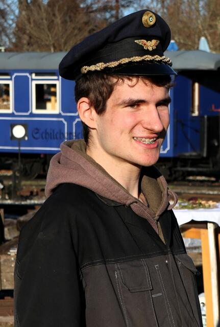 Noah Dudek erklärt den Verlauf der Renovierungsarbeiten | Foto: Gerhard Langmann