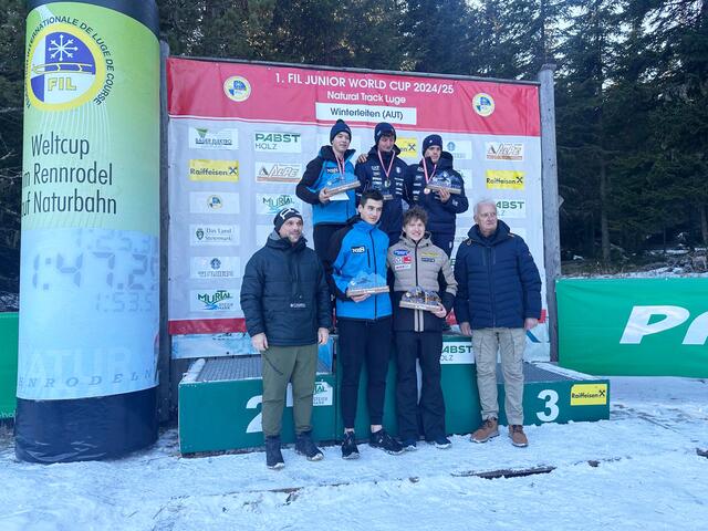 Leon Auer (vorne Dritter von links) klassierte sich auf dem fünften Rang. | Foto: sz/Rodel Austria