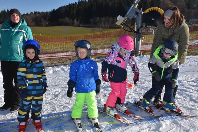 Kinder-Skikurs für Anfänger. Veranstalter Sektion Ski Union Dimbach-Pabneukirchen. Ort: St. Georgen am Walde.  | Foto: Robert Zinterhof