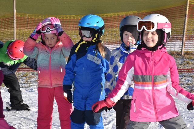 Kinder-Skikurs für Anfänger. Veranstalter Sektion Ski Union Dimbach-Pabneukirchen. Ort: St. Georgen am Walde.  | Foto: Robert Zinterhof