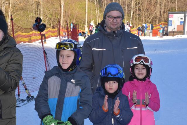Kinder-Skikurs für Anfänger. Veranstalter Sektion Ski Union Dimbach-Pabneukirchen. Ort: St. Georgen am Walde.  | Foto: Robert Zinterhof
