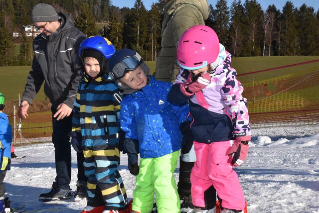 Kinder-Skikurs für Anfänger. Veranstalter Sektion Ski Union Dimbach-Pabneukirchen. Ort: St. Georgen am Walde.  | Foto: Robert Zinterhof