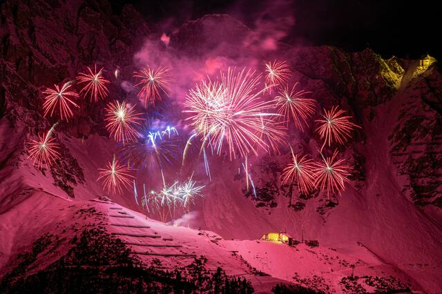 Das Feuerwerk auf der Seegrube, auf private Feuerwerke und Böller sollte jedoch verzichtet werden. | Foto: zeitungsfoto.at