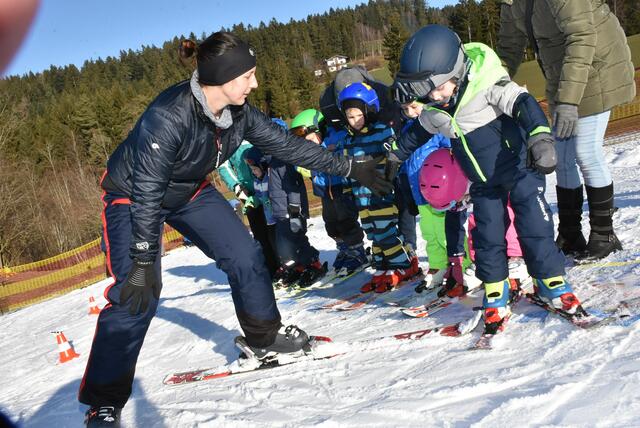 Kinder-Skikurs für Anfänger. Veranstalter Sektion Ski Union Dimbach-Pabneukirchen. Ort: St. Georgen am Walde.  | Foto: Robert Zinterhof