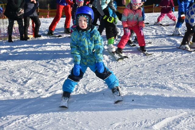 Kinder-Skikurs für Anfänger. Veranstalter Sektion Ski Union Dimbach-Pabneukirchen. Ort: St. Georgen am Walde.  | Foto: Robert Zinterhof