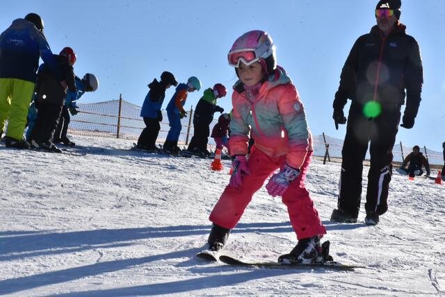 Kinder-Skikurs für Anfänger. Veranstalter Sektion Ski Union Dimbach-Pabneukirchen. Ort: St. Georgen am Walde.  | Foto: Robert Zinterhof