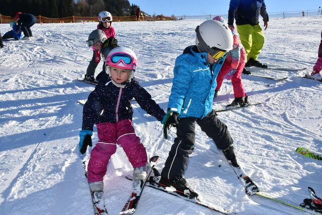 Kinder-Skikurs für Anfänger. Veranstalter Sektion Ski Union Dimbach-Pabneukirchen. Ort: St. Georgen am Walde.  | Foto: Robert Zinterhof