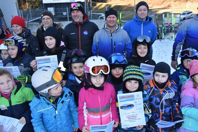 Kinder-Skikurs für Anfänger. Veranstalter Sektion Ski Union Dimbach-Pabneukirchen. Ort: St. Georgen am Walde.  | Foto: Robert Zinterhof