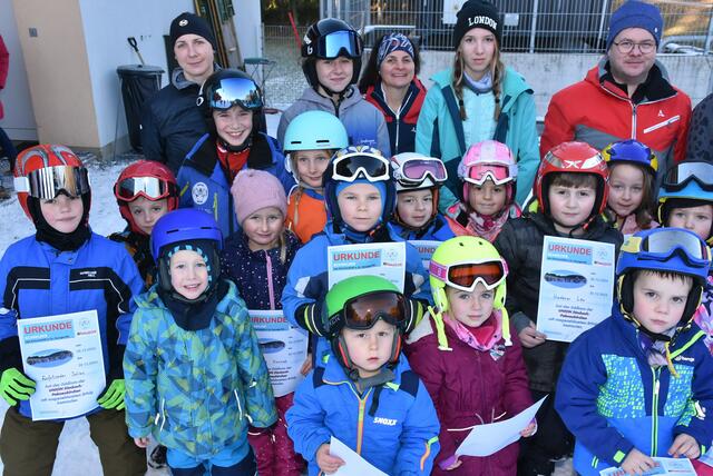 Kinder-Skikurs für Anfänger. Veranstalter Sektion Ski Union Dimbach-Pabneukirchen. Ort: St. Georgen am Walde.  | Foto: Robert Zinterhof