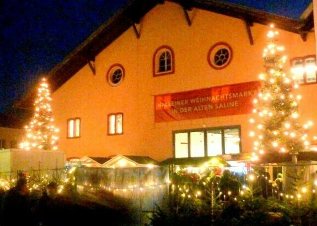 Die renovierte Alte Saline auf der Pernerinsel wurde wieder zu einer verzauberten Bühne. Organisator Matthäus Leitner spricht vom "größten Indoor-Weihnachtsmarkt in Europa." Über 60 Aussteller sorgten für ein besonderes Advent-Feeling. | Foto: J.Wind