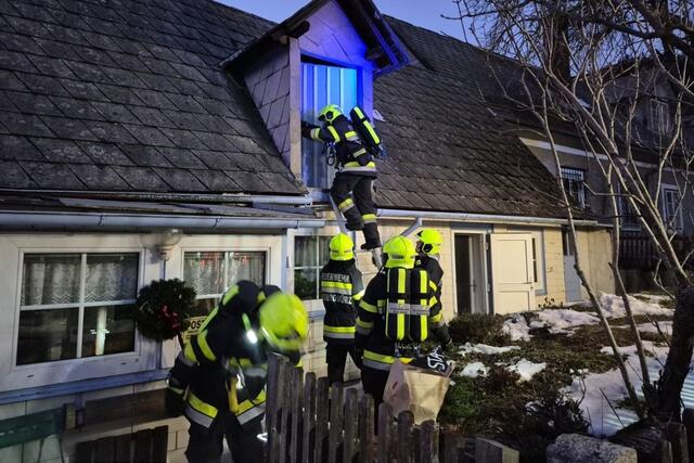 Einsatz mit schwerem Atemschutz für die Mitglieder der Freiwilligen Feuerwehr Neuberg.  | Foto: BFVMZ/FF Neuberg