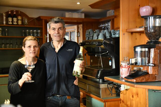 Claudia und Alex Ringler freuen sich auf Ihren Besuch im neuen Gasthaus "Zum Alex" am Marktplatz 19 in Oberneukirchen. | Foto: Ganglberger Erika